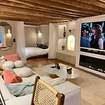 Luxe Louvre Apartment *