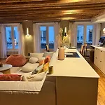Luxe Louvre Apartment *