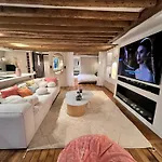 Luxe Louvre Apartment *