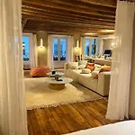 Luxe Louvre Apartment Paris